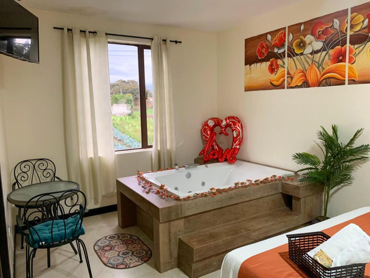 Hotel Las Mercedes Airport-Quito Tababela Zewnętrze zdjęcie
